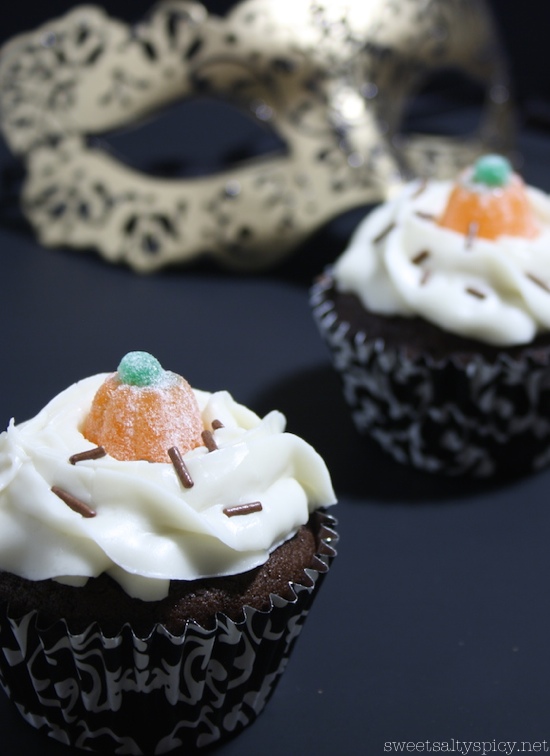 Halloween vegan orange-chocolate cupcakes